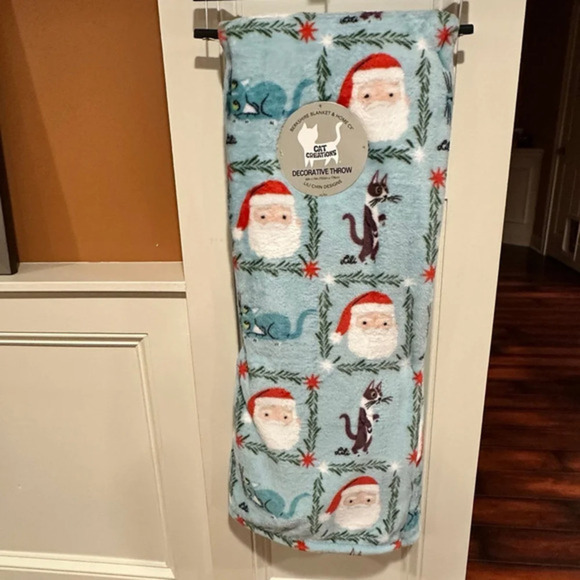 New Berkshire kitty cat creations & Santa clause super soft plush throw 50”x70 - Picture 1 of 8